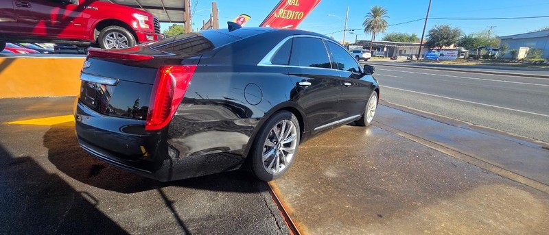 Cadillac XTS Vehicle Full-screen Gallery Image 3