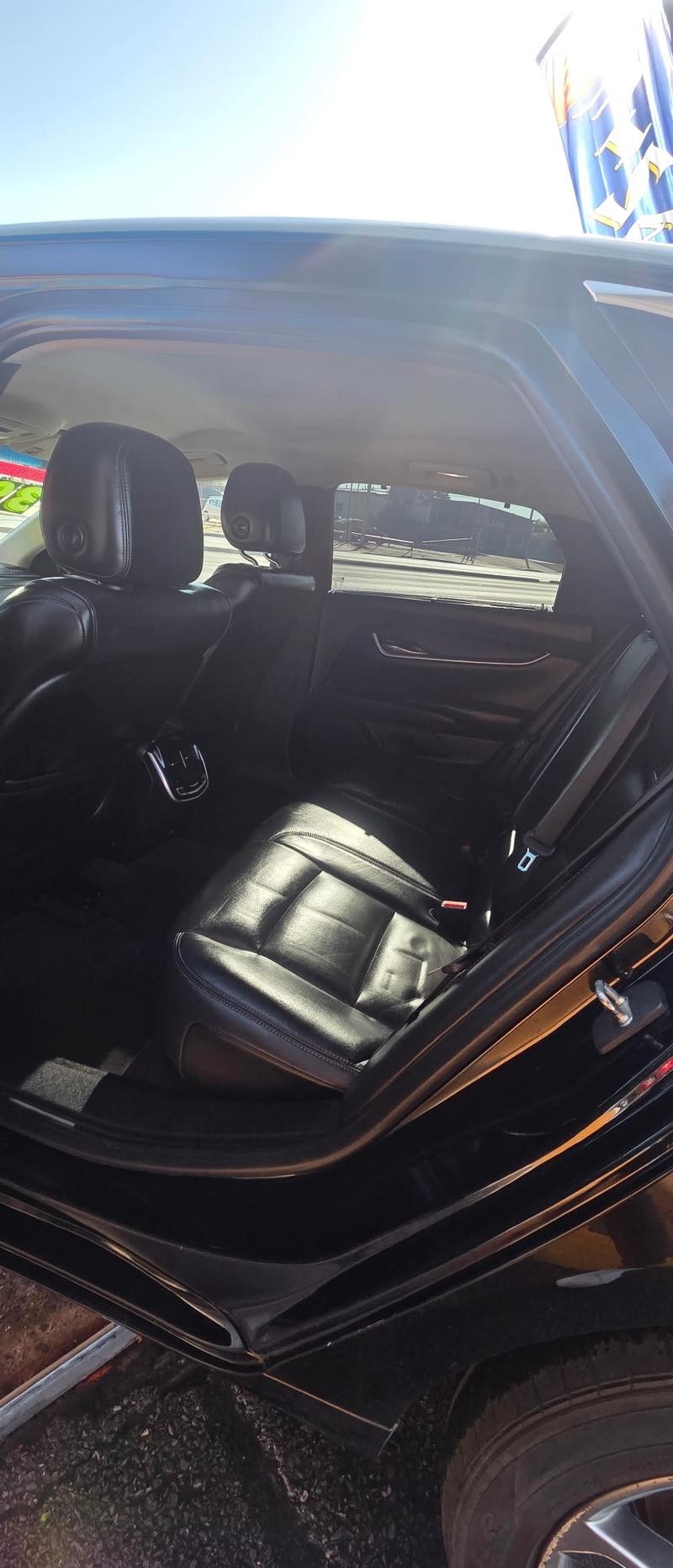 Cadillac XTS Vehicle Full-screen Gallery Image 6