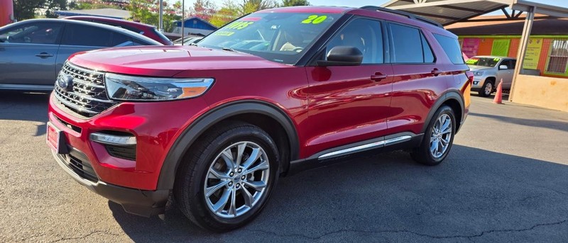 Ford Explorer Vehicle Full-screen Gallery Image 2