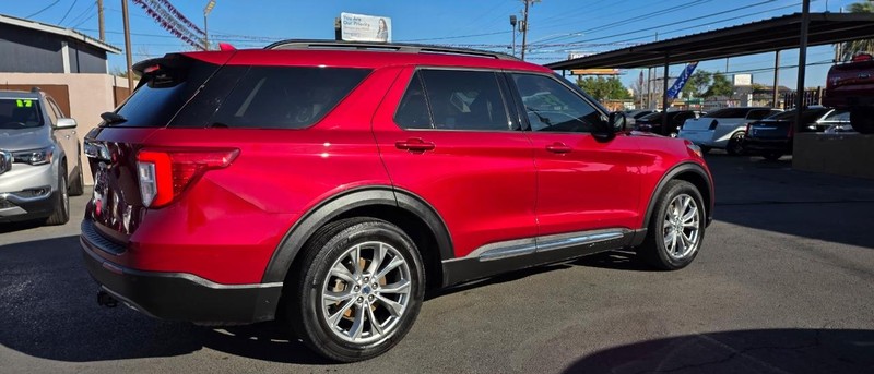 Ford Explorer Vehicle Full-screen Gallery Image 4