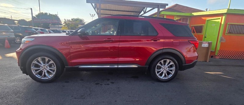 Ford Explorer Vehicle Full-screen Gallery Image 5