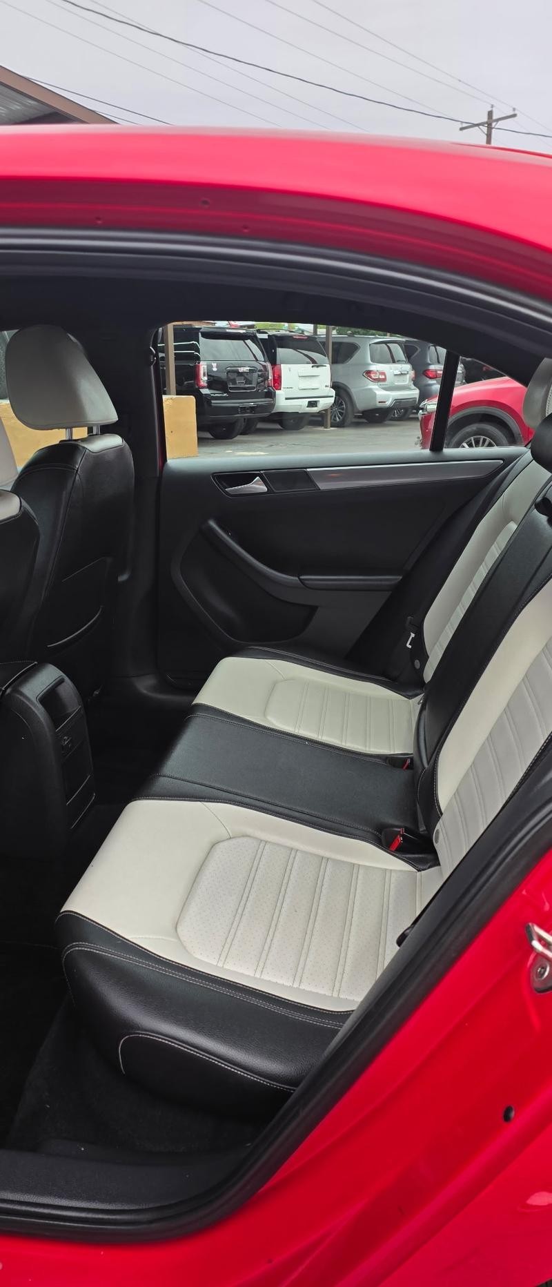 Volkswagen Jetta Sedan Vehicle Full-screen Gallery Image 6