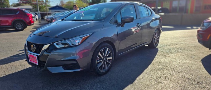 Nissan Versa Vehicle Full-screen Gallery Image 2