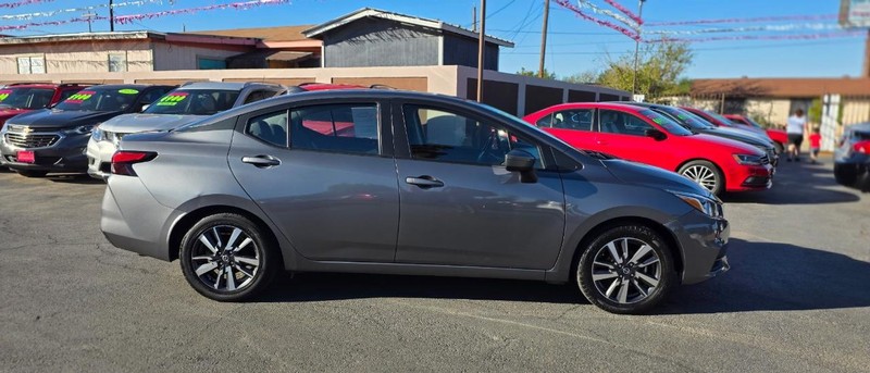 Nissan Versa Vehicle Full-screen Gallery Image 5