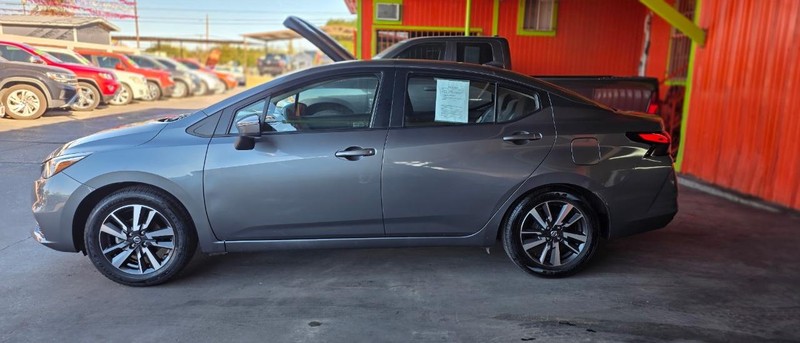 Nissan Versa Vehicle Full-screen Gallery Image 6