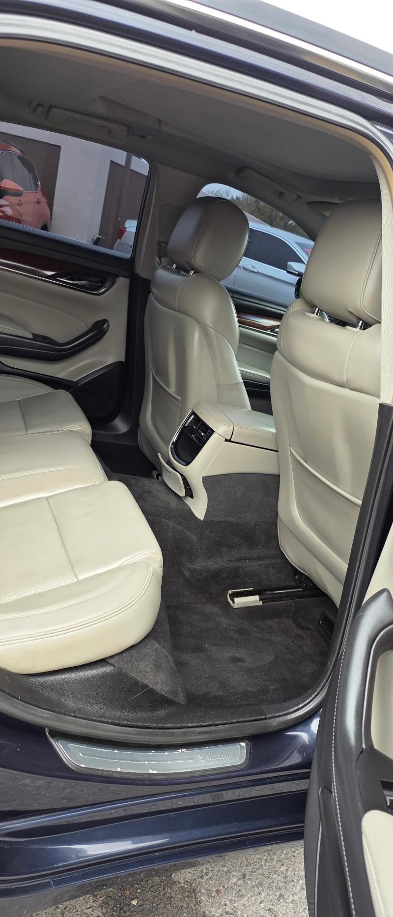 Cadillac CTS Sedan Vehicle Full-screen Gallery Image 7