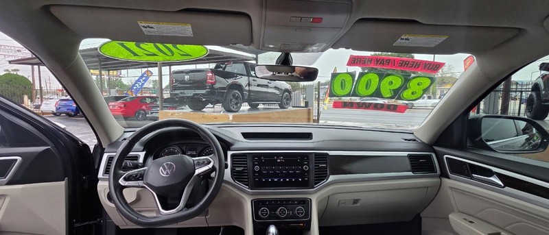 Volkswagen Atlas Vehicle Full-screen Gallery Image 6