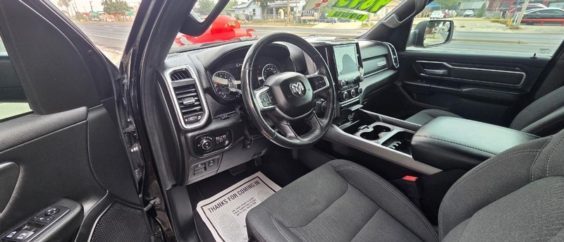 Ram 1500 Vehicle Full-screen Gallery Image 6