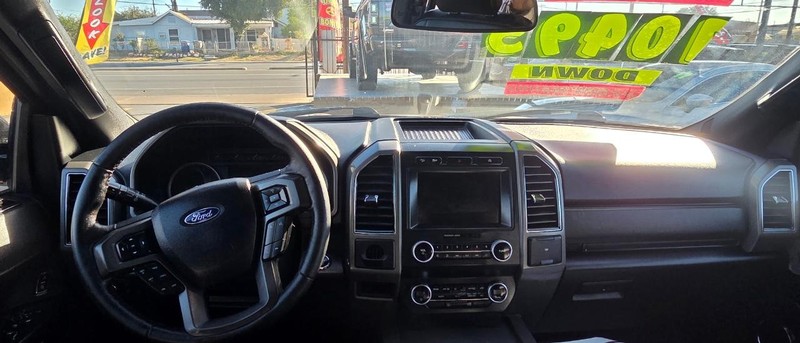 Ford Expedition Vehicle Full-screen Gallery Image 7