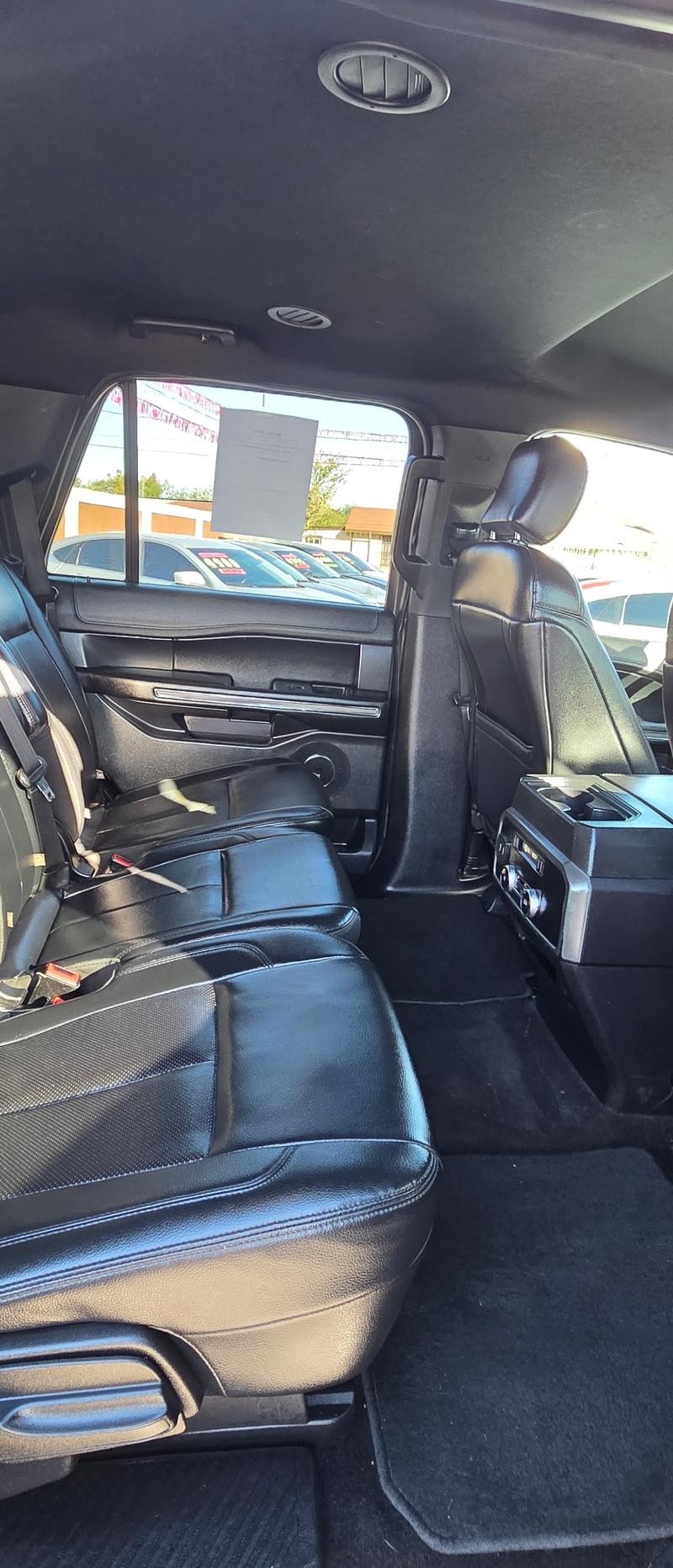 Ford Expedition Vehicle Full-screen Gallery Image 8