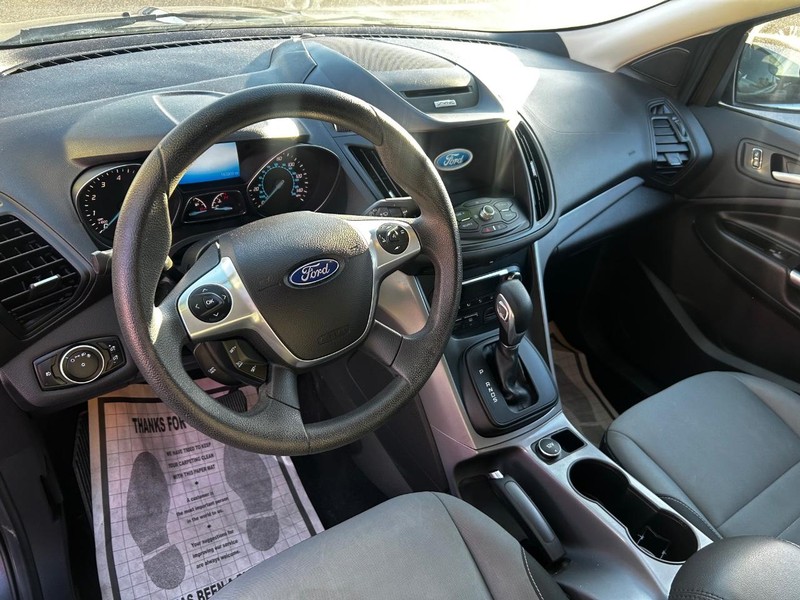 Ford Escape Vehicle Full-screen Gallery Image 7