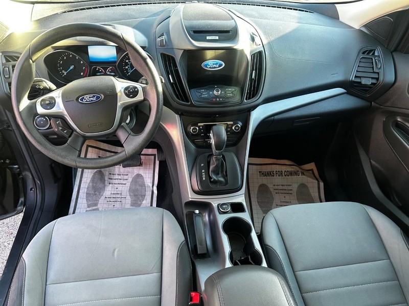 Ford Escape Vehicle Full-screen Gallery Image 8