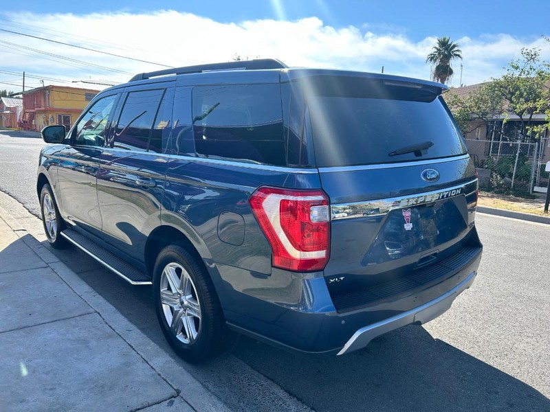 Ford Expedition Vehicle Full-screen Gallery Image 3