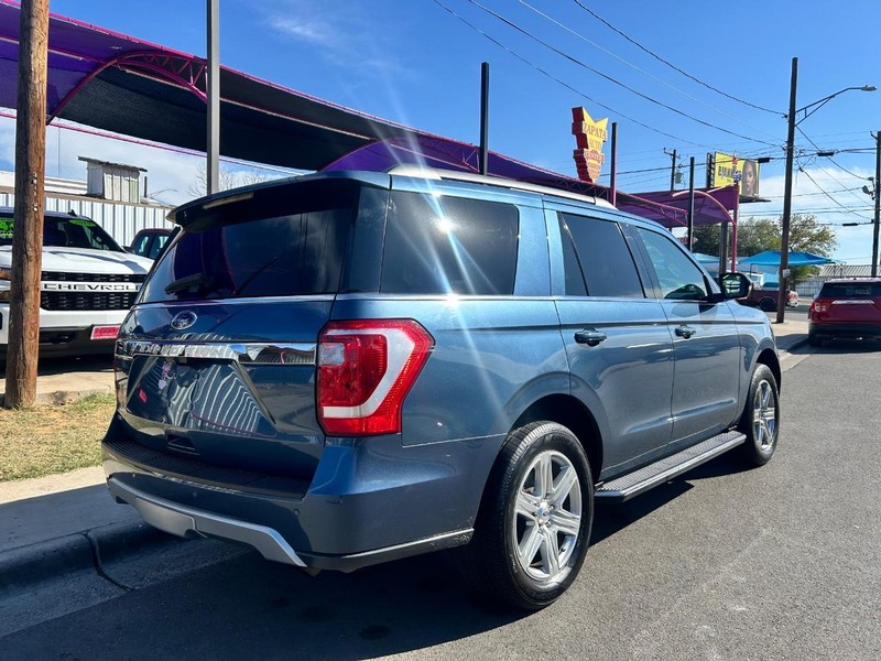 Ford Expedition Vehicle Full-screen Gallery Image 4