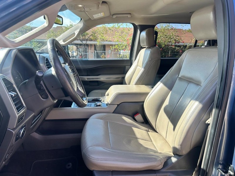 Ford Expedition Vehicle Full-screen Gallery Image 6