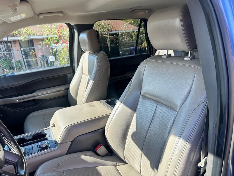 Ford Expedition Vehicle Full-screen Gallery Image 7