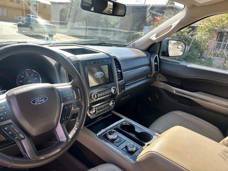 Ford Expedition Vehicle Full-screen Gallery Image 8