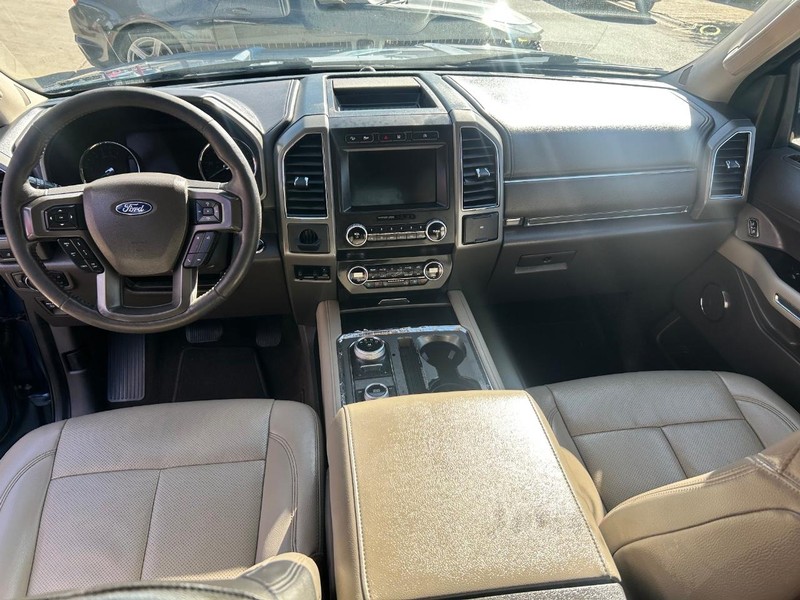 Ford Expedition Vehicle Full-screen Gallery Image 9