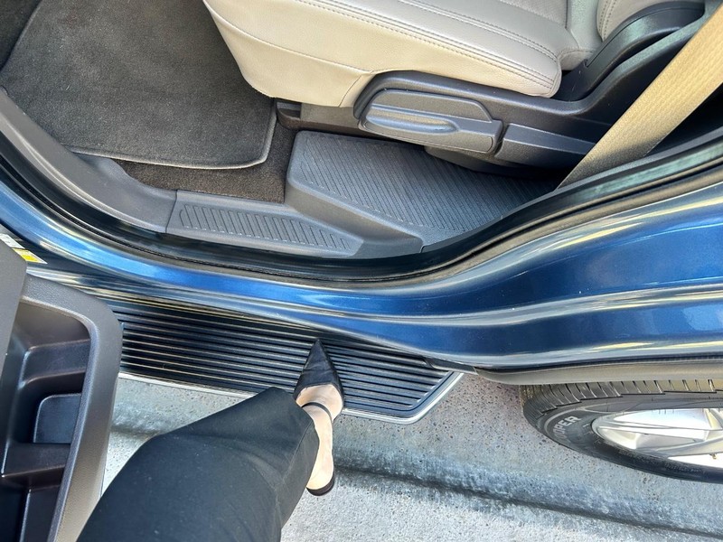 Ford Expedition Vehicle Full-screen Gallery Image 10