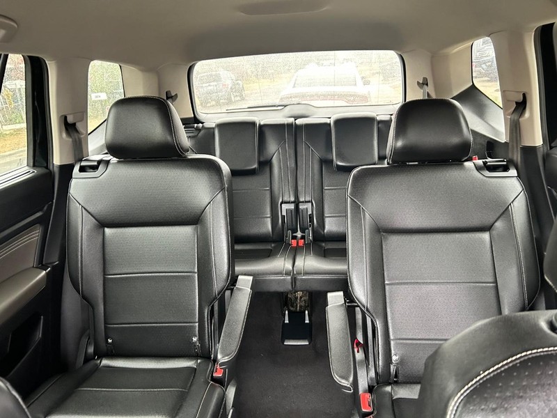 Volkswagen Atlas Vehicle Full-screen Gallery Image 9