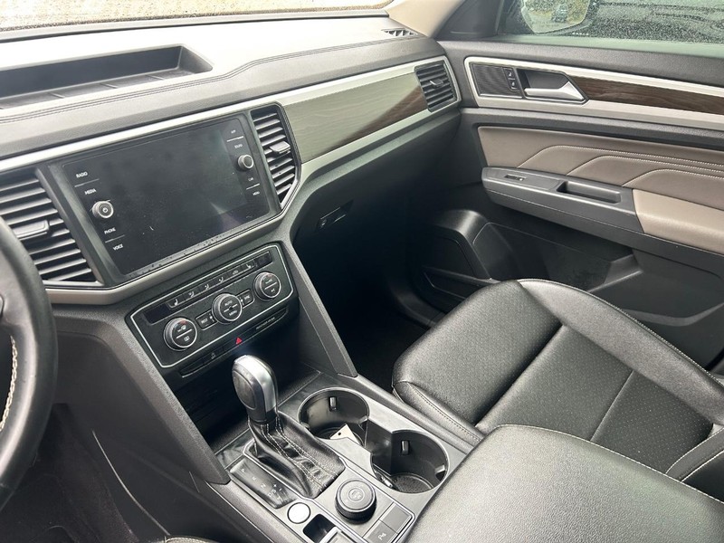 Volkswagen Atlas Vehicle Full-screen Gallery Image 12