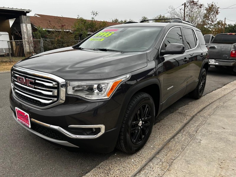 GMC Acadia Vehicle Full-screen Gallery Image 2