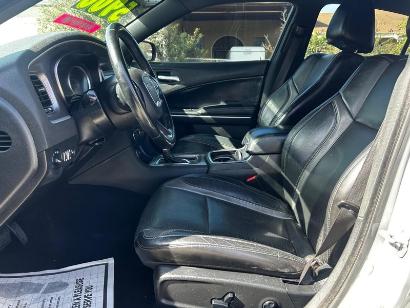 Dodge Charger Vehicle Full-screen Gallery Image 5