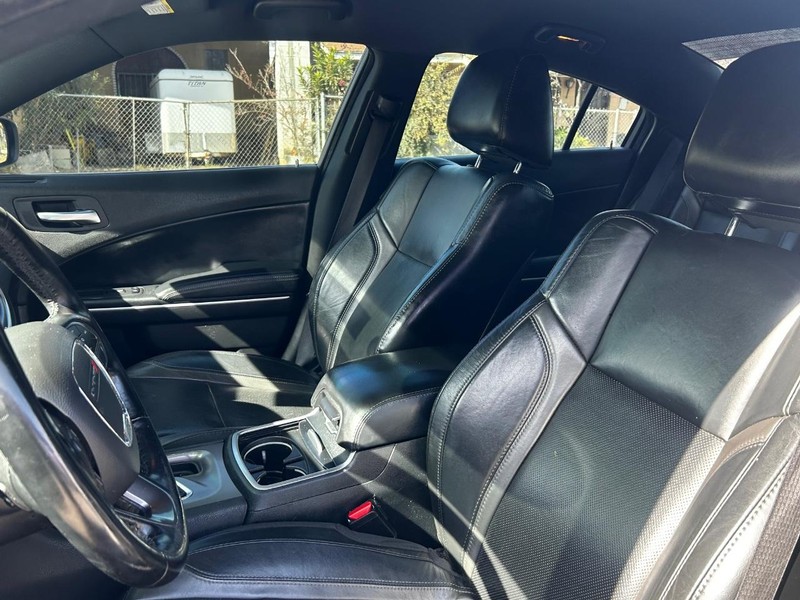 Dodge Charger Vehicle Full-screen Gallery Image 6