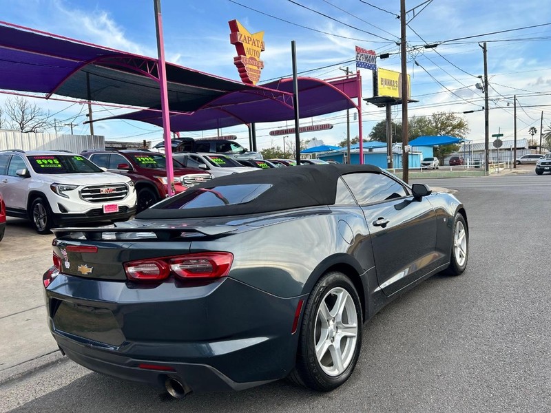 Chevrolet Camaro Vehicle Full-screen Gallery Image 2