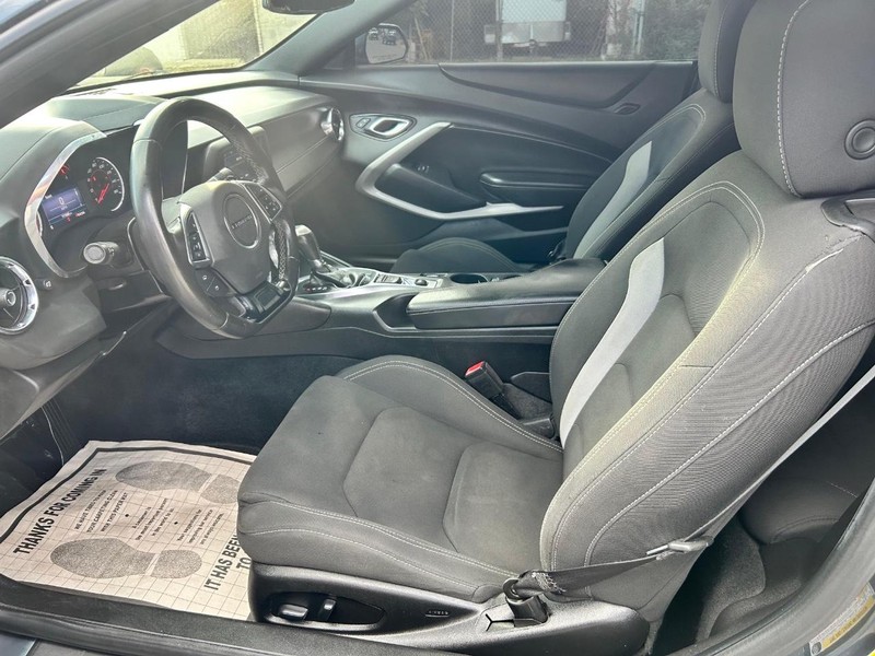 Chevrolet Camaro Vehicle Full-screen Gallery Image 6