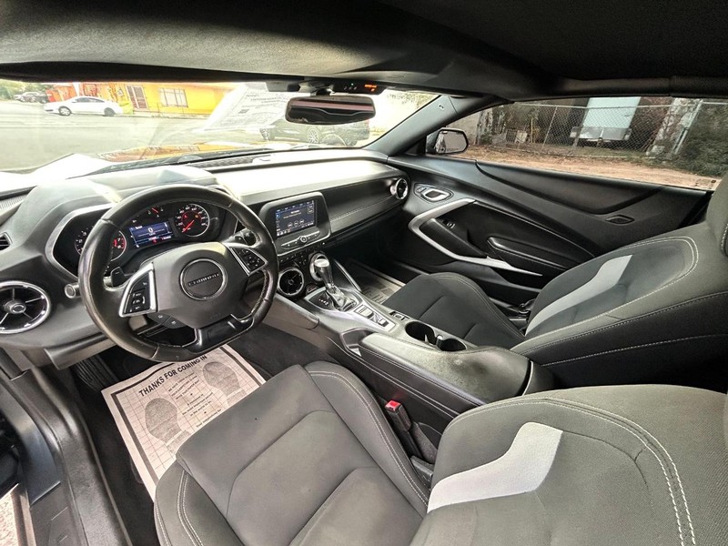 Chevrolet Camaro Vehicle Full-screen Gallery Image 8