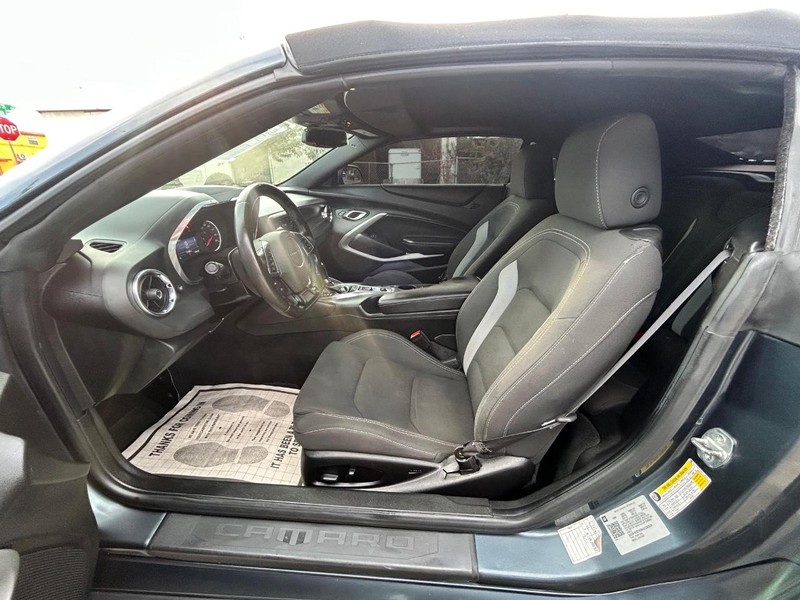 Chevrolet Camaro Vehicle Full-screen Gallery Image 9