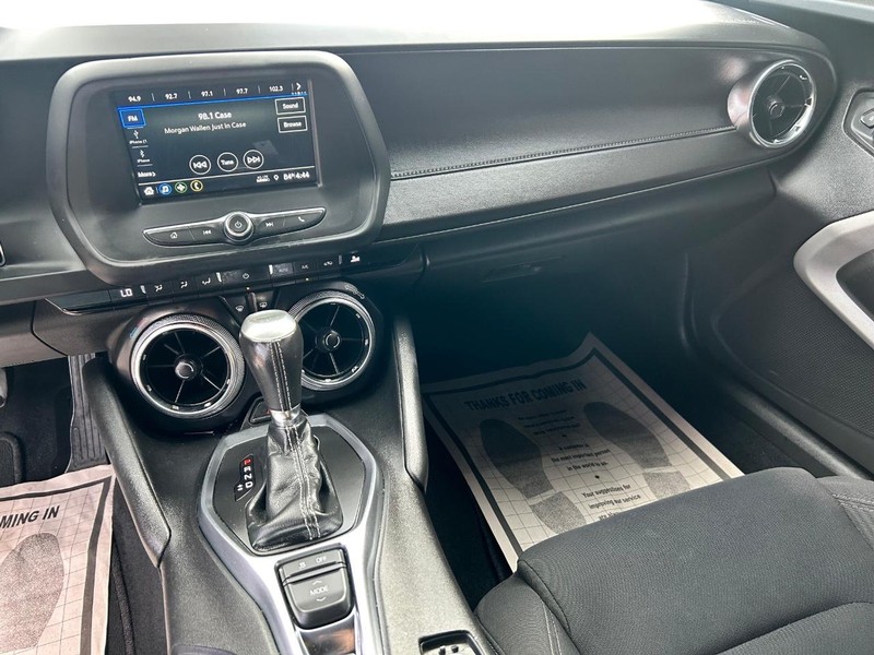 Chevrolet Camaro Vehicle Full-screen Gallery Image 11