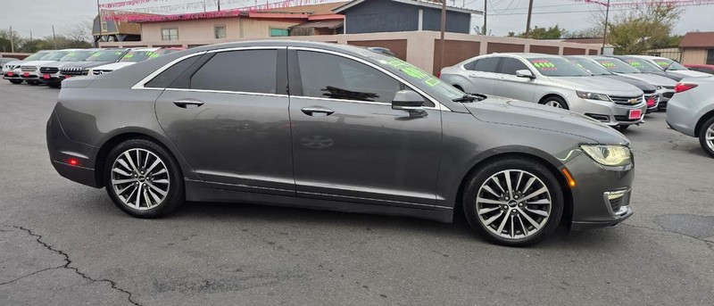 Lincoln MKZ Vehicle Full-screen Gallery Image 2