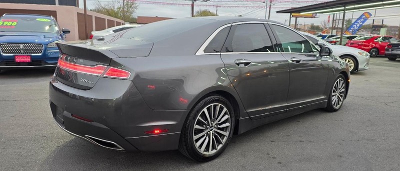 Lincoln MKZ Vehicle Full-screen Gallery Image 3