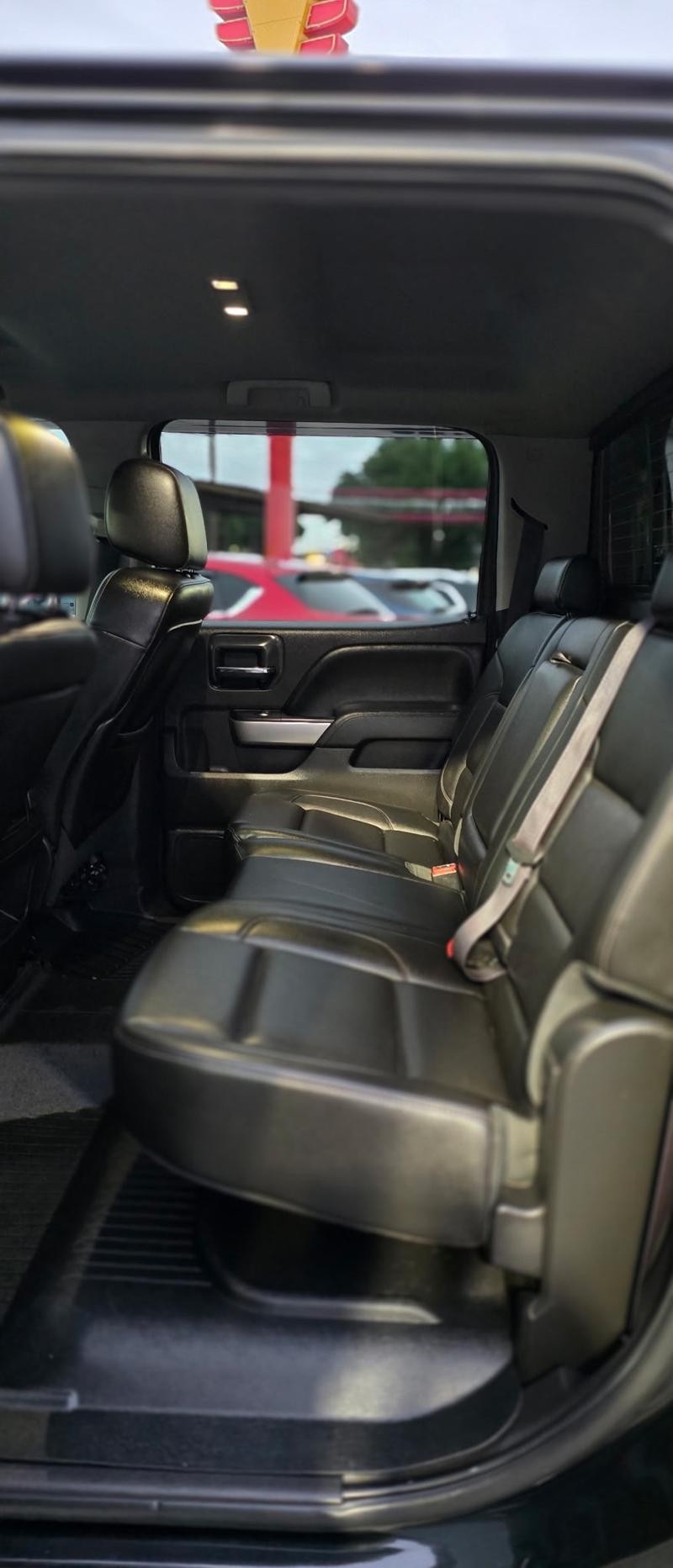 Chevrolet Silverado 1500 Vehicle Full-screen Gallery Image 8