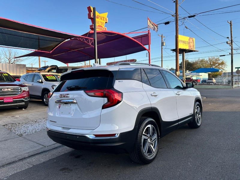 GMC Terrain Vehicle Full-screen Gallery Image 3