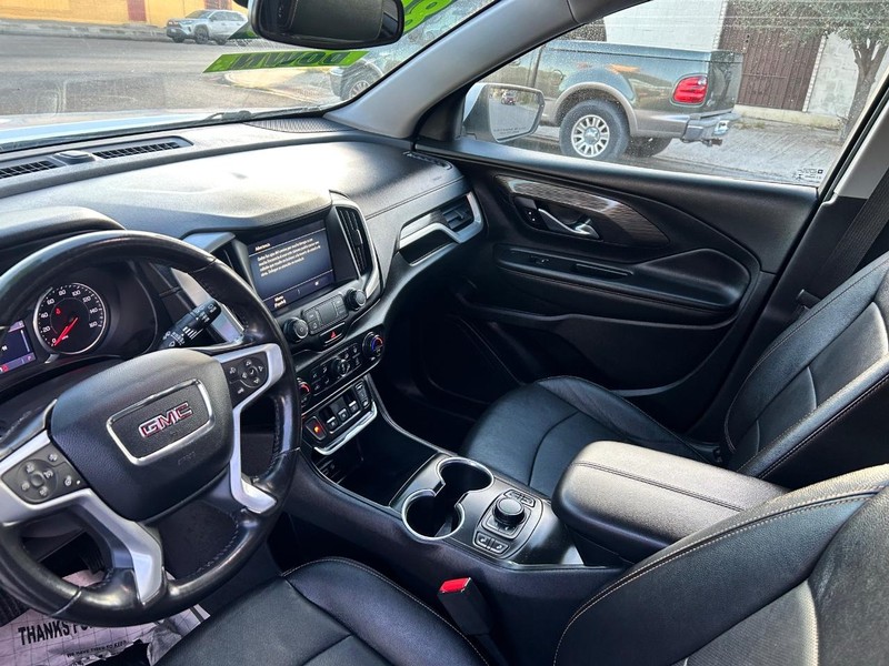 GMC Terrain Vehicle Full-screen Gallery Image 7