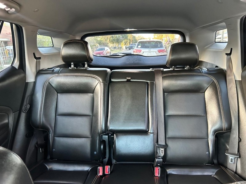 GMC Terrain Vehicle Full-screen Gallery Image 8