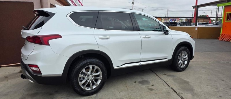 Hyundai Santa Fe Vehicle Full-screen Gallery Image 4