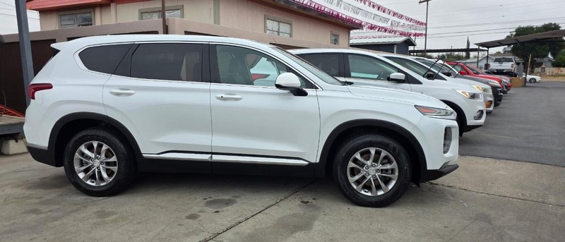 Hyundai Santa Fe Vehicle Full-screen Gallery Image 6