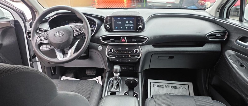 Hyundai Santa Fe Vehicle Full-screen Gallery Image 7