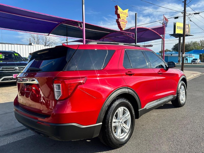 Ford Explorer Vehicle Full-screen Gallery Image 3