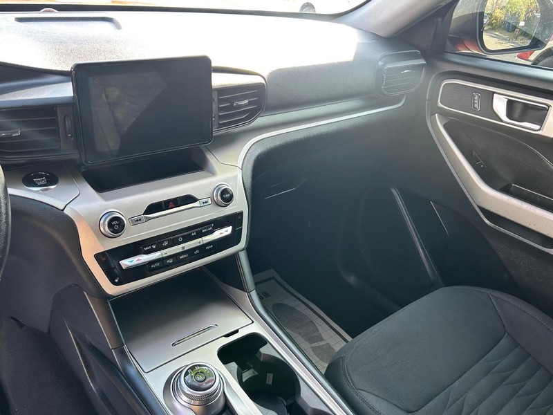 Ford Explorer Vehicle Full-screen Gallery Image 7