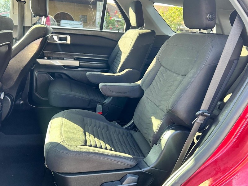 Ford Explorer Vehicle Full-screen Gallery Image 10