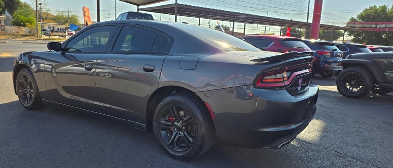Dodge Charger Vehicle Full-screen Gallery Image 5