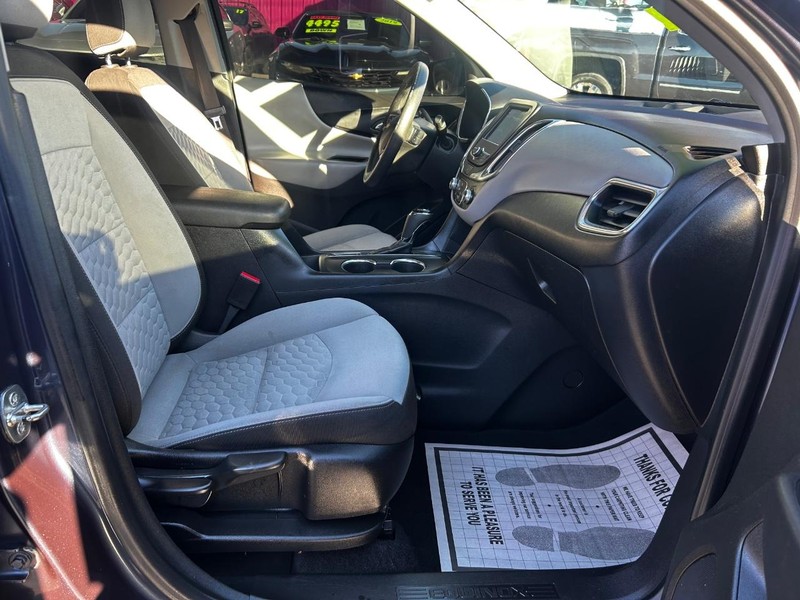 Chevrolet Equinox Vehicle Full-screen Gallery Image 5