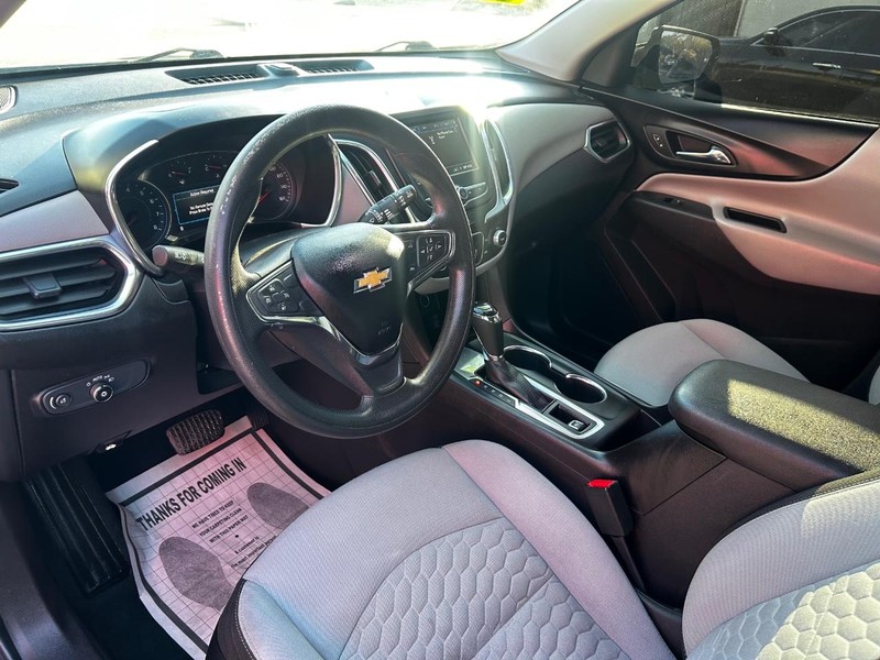 Chevrolet Equinox Vehicle Full-screen Gallery Image 8