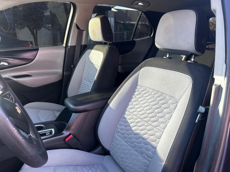 Chevrolet Equinox Vehicle Full-screen Gallery Image 9