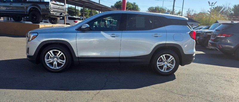 GMC Terrain Vehicle Full-screen Gallery Image 4